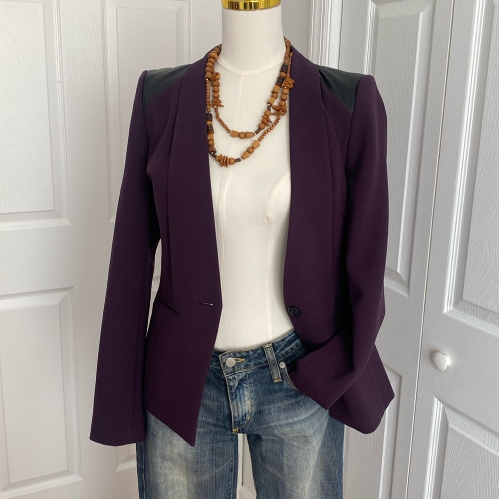 Blazer. Trouve. One button closure.